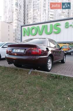 Седан Audi A4 1997 в 