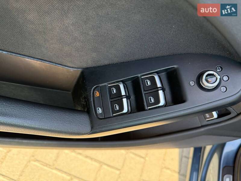 Седан Audi A4 2015 в Мукачево