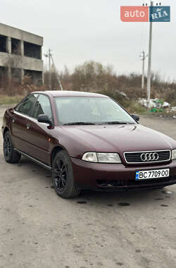 Седан Audi A4 1996 в Львове