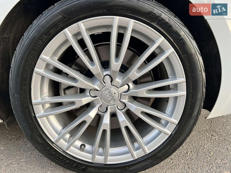 Седан Audi A4 2016 в Николаеве