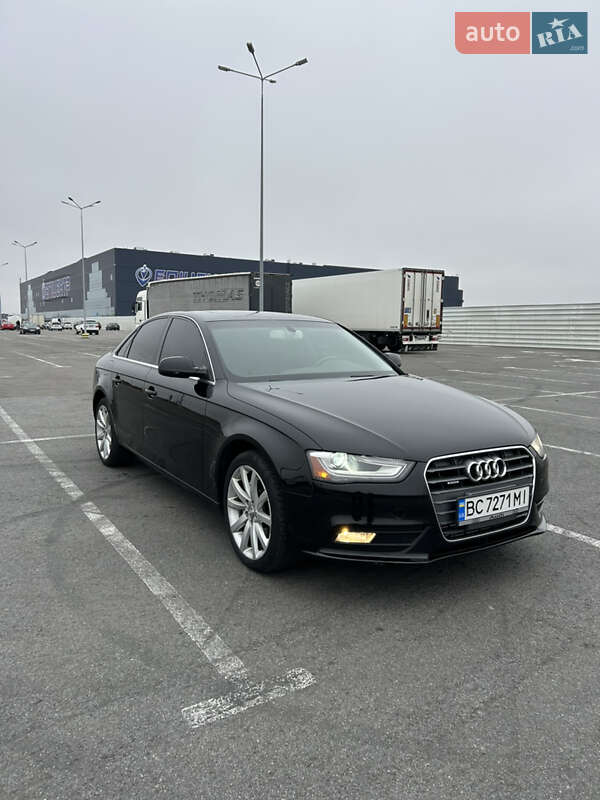 Седан Audi A4 2013 в Львове