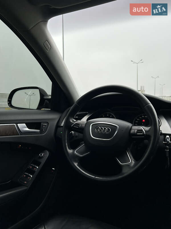 Седан Audi A4 2013 в Львове