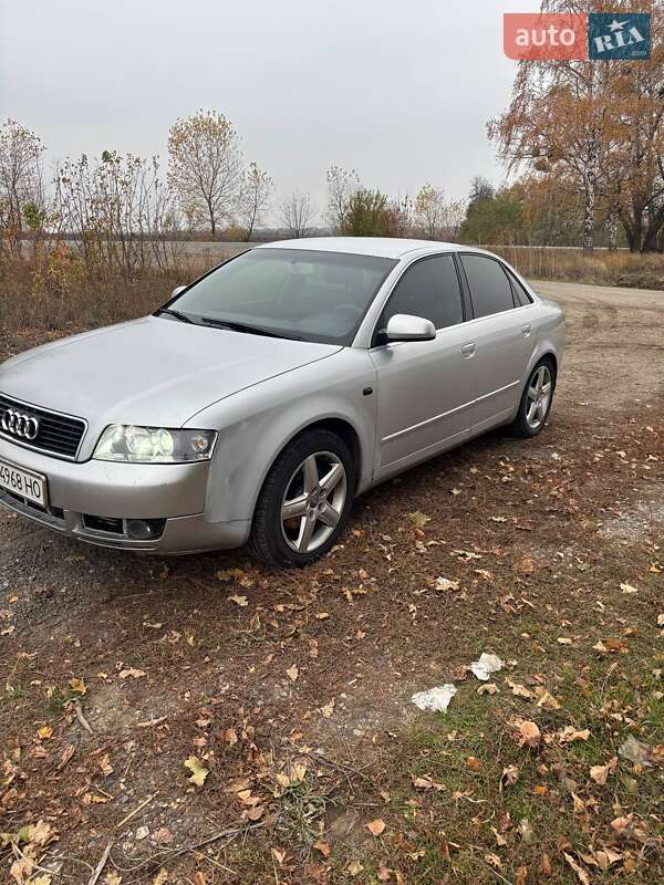 Седан Audi A4 2004 в Смілі