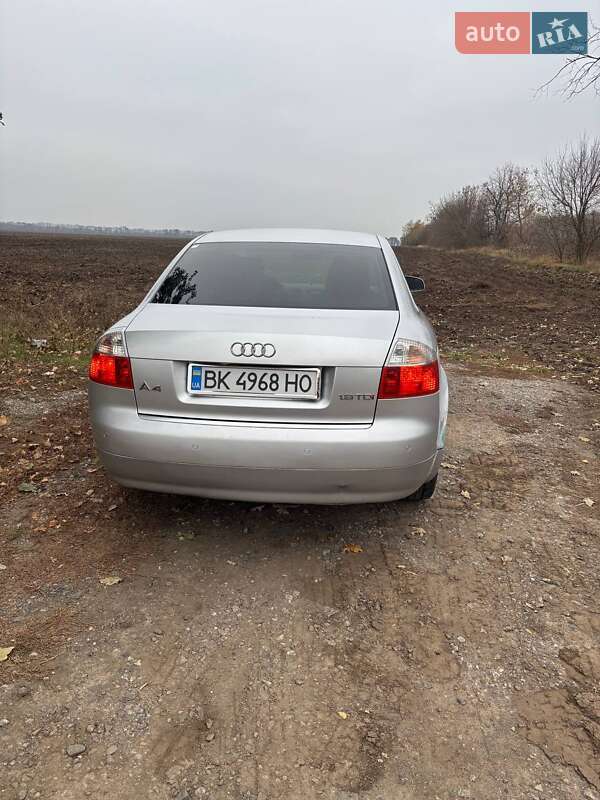 Седан Audi A4 2004 в Смілі