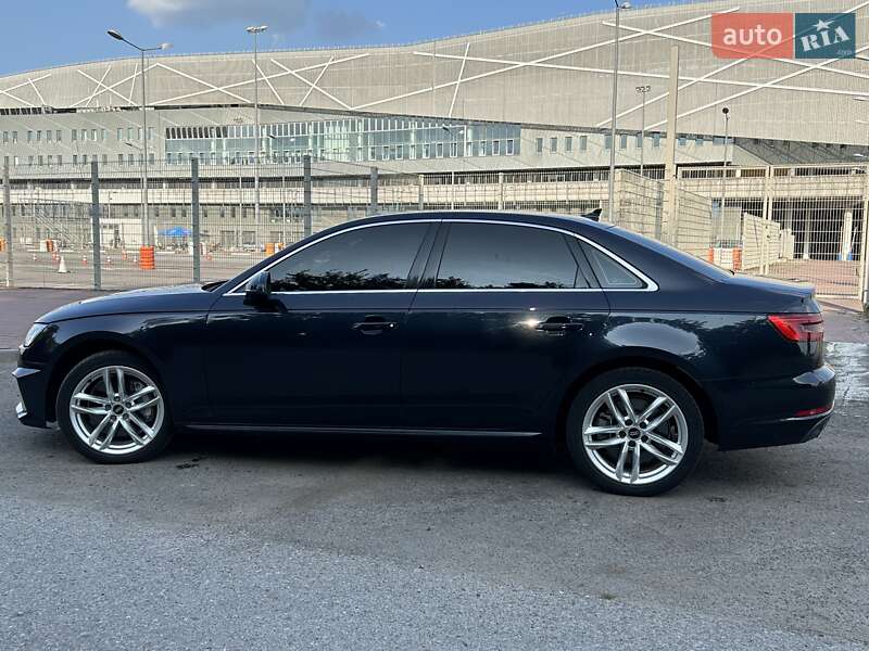 Седан Audi A4 2016 в Львове