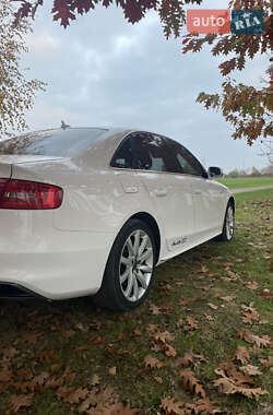 Седан Audi A4 2014 в Мукачевому