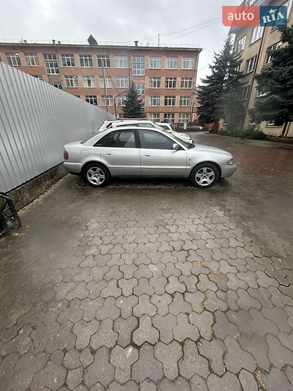 Седан Audi A4 1995 в Ивано-Франковске