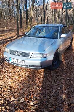 Седан Audi A4 1998 в Яворове