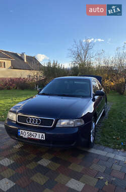 Седан Audi A4 1996 в Сваляве