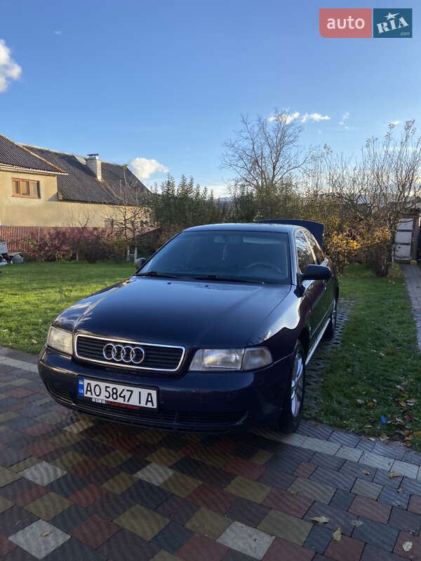 Седан Audi A4 1996 в Сваляві