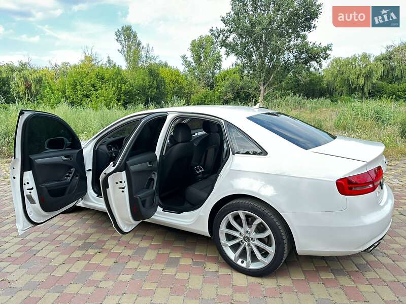Седан Audi A4 2012 в Славянске