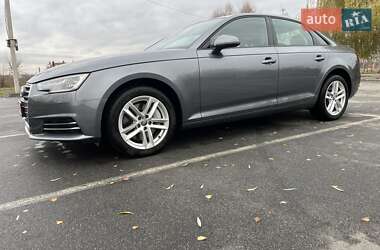 Седан Audi A4 2017 в Ровно