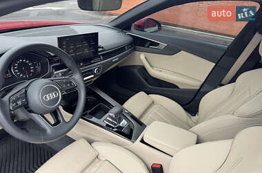 Седан Audi A4 2020 в 