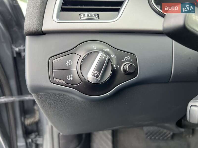 Седан Audi A4 2014 в Львове