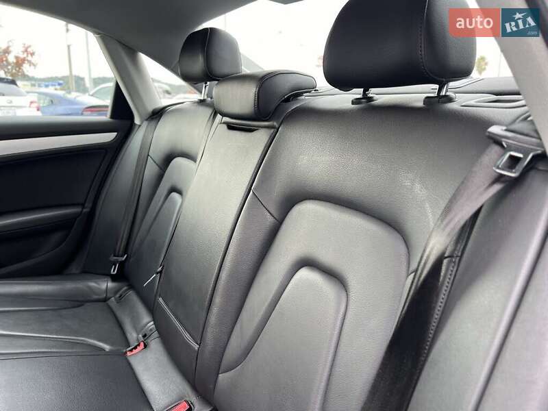 Седан Audi A4 2014 в Львове