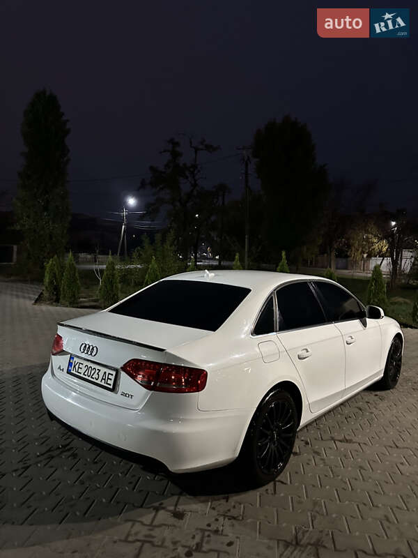 Седан Audi A4 2011 в Кривом Роге