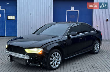 Седан Audi A4 2014 в Ровно