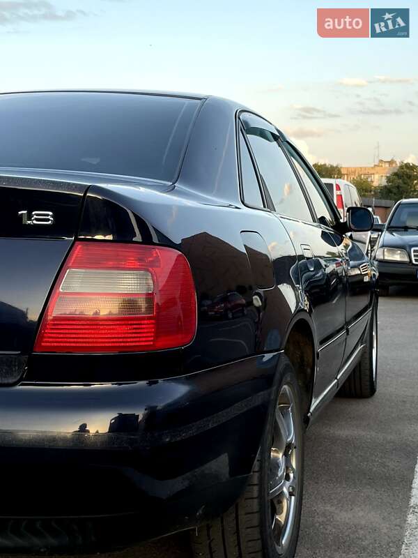 Седан Audi A4 1998 в Мукачевому