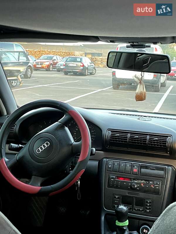 Седан Audi A4 1998 в Мукачевому