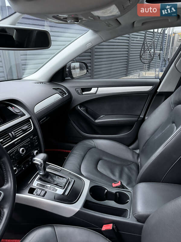 Седан Audi A4 2014 в Радехове