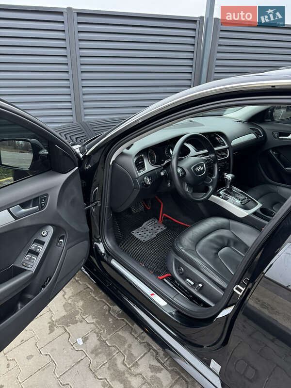 Седан Audi A4 2014 в Радехове