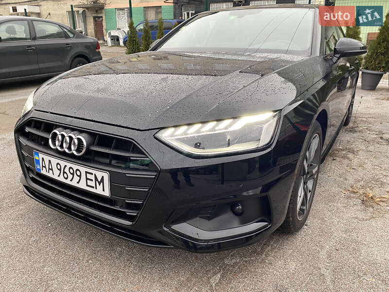 Седан Audi A4 2022 в 
