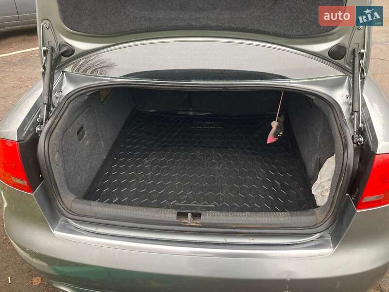 Седан Audi A4 2008 в Южном