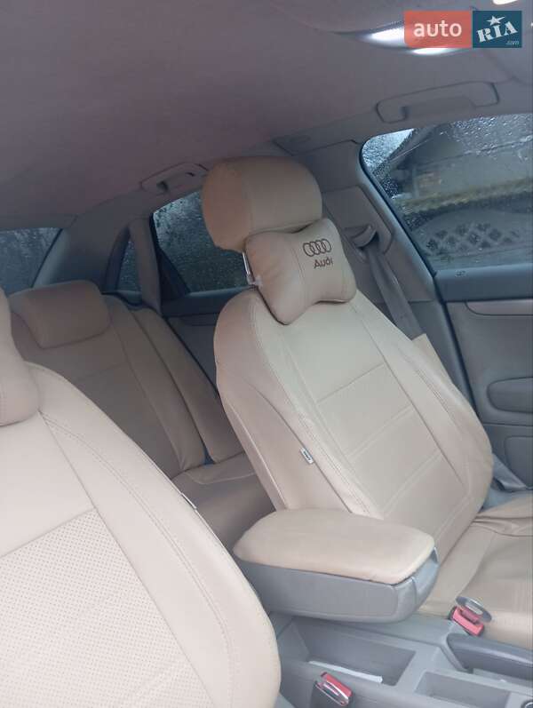 Седан Audi A4 2004 в Городенке