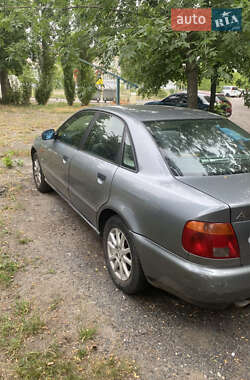 Седан Audi A4 1996 в Горишних Плавнях