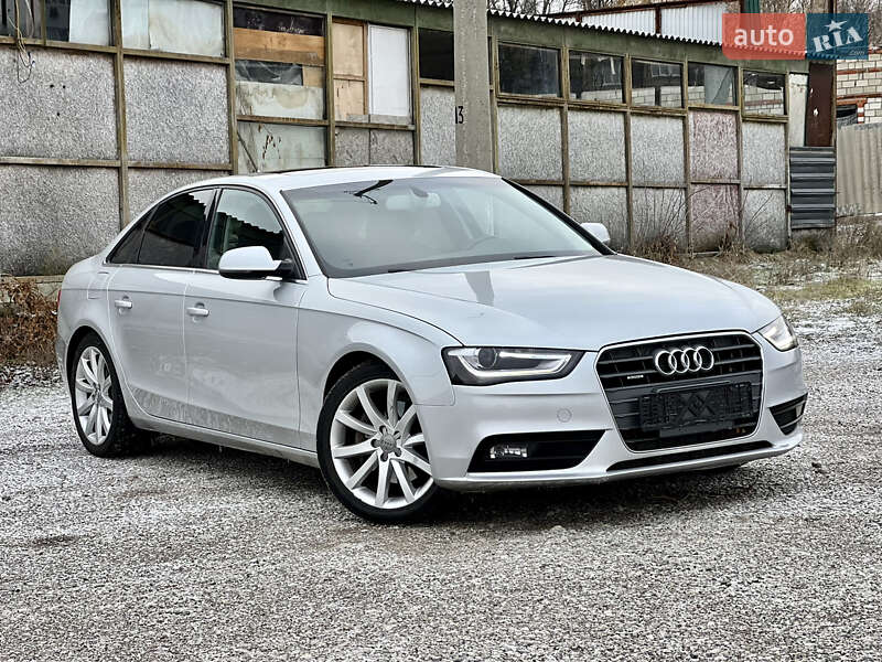 Седан Audi A4 2014 в 