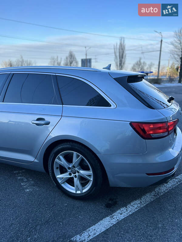 Универсал Audi A4 2016 в Днепре