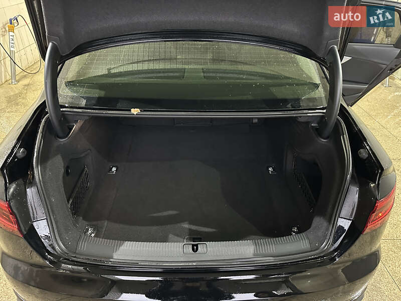 Седан Audi A4 2019 в Сумах
