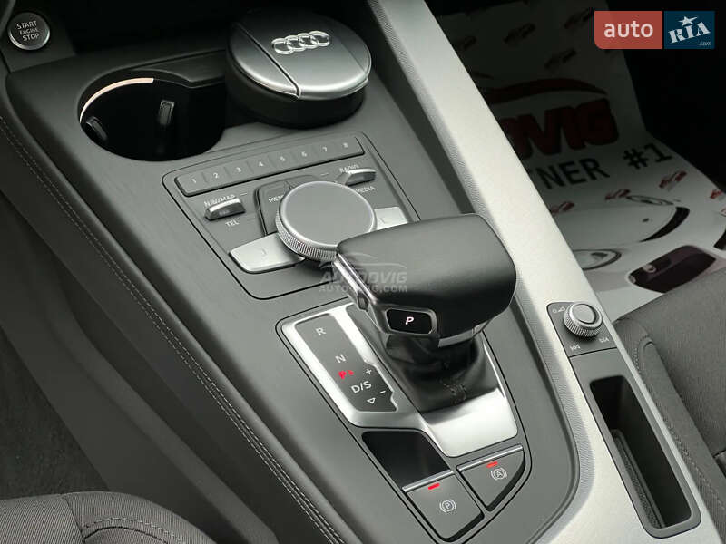 Седан Audi A4 2017 в Каменец-Подольском