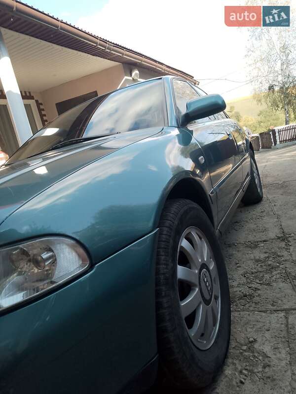 Седан Audi A4 2000 в 