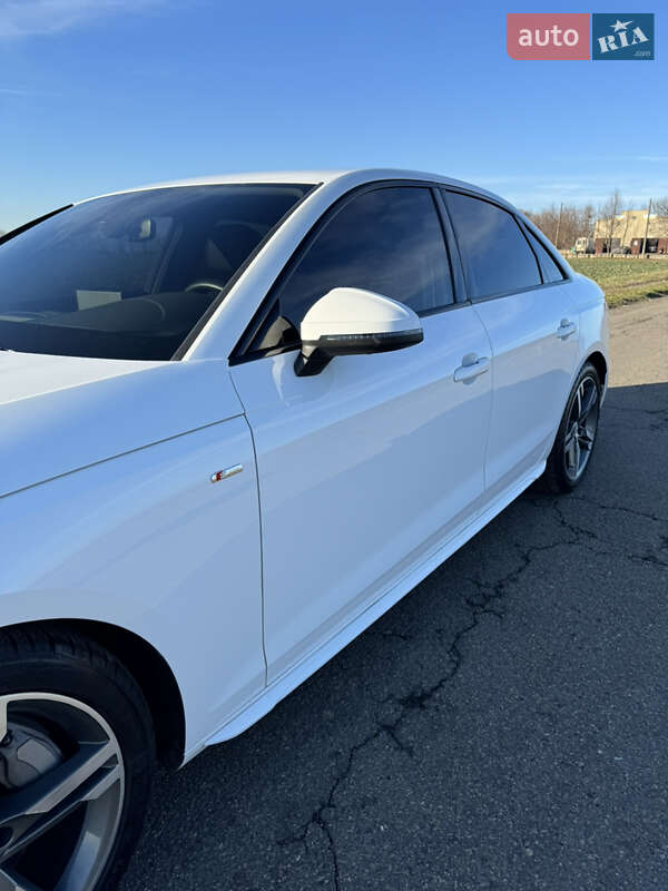 Седан Audi A4 2020 в Гайвороне