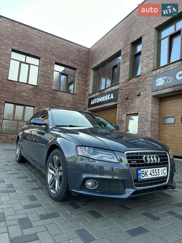 Седан Audi A4 2010 в 