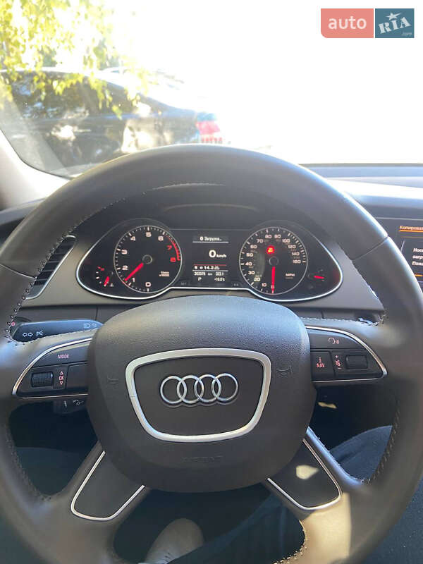 Седан Audi A4 2013 в Львові