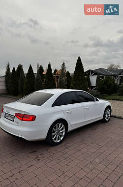 Седан Audi A4 2014 в Стрию