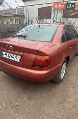 Седан Audi A4 1995 в Коростене