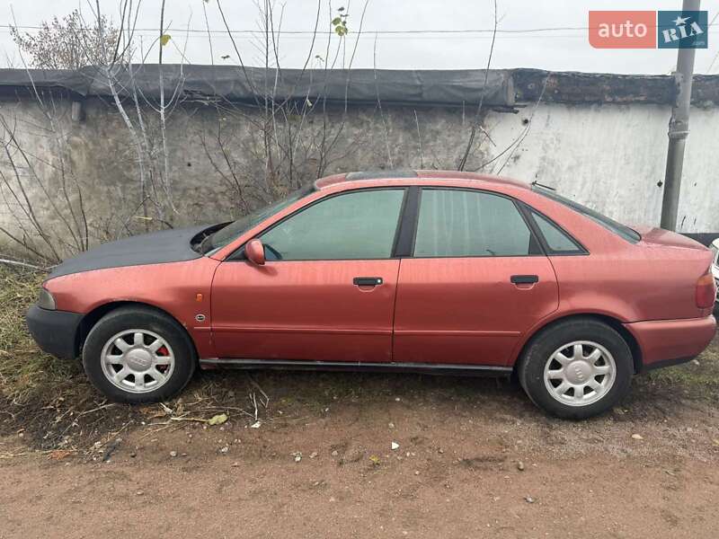 Седан Audi A4 1995 в Коростене