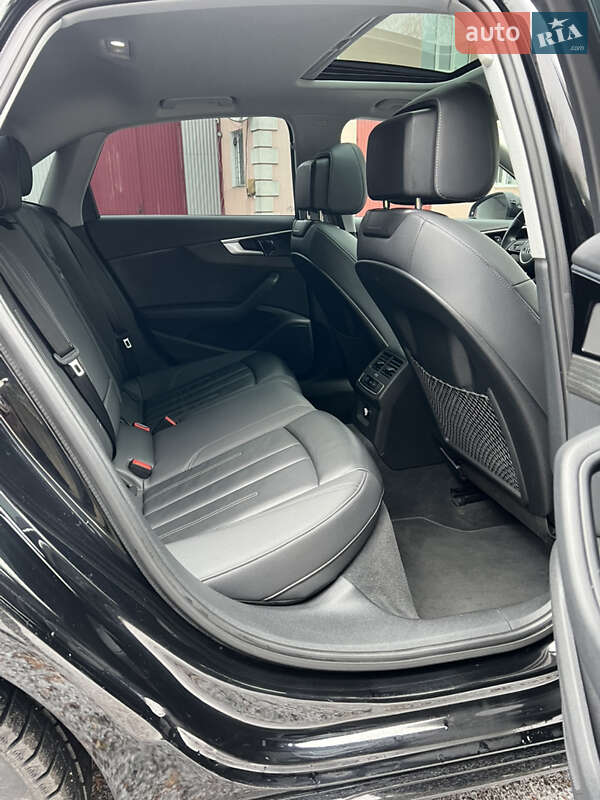 Седан Audi A4 2021 в Виннице