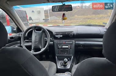 Седан Audi A4 1997 в Чернівцях