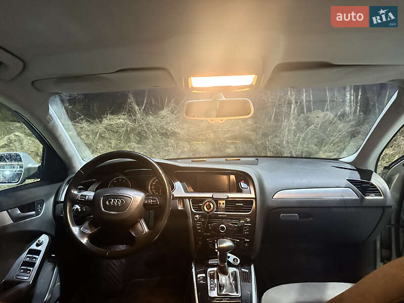 Седан Audi A4 2012 в Львове