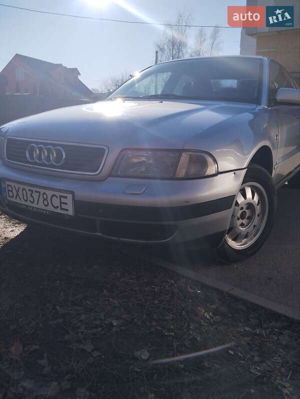 Седан Audi A4 1999 в Деражне