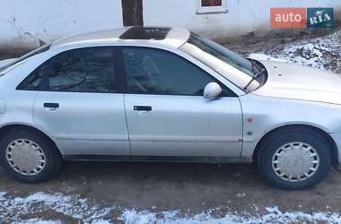 Седан Audi A4 1996 в Новом Ярычеве