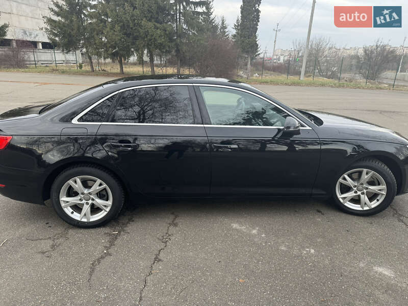 Седан Audi A4 2016 в Киеве