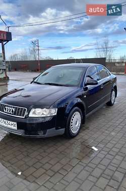 Седан Audi A4 2002 в Отинії