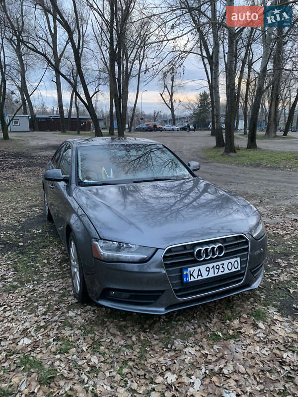 Седан Audi A4 2012 в Киеве