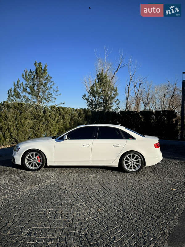Седан Audi A4 2015 в Днепре