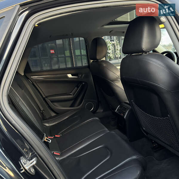 Седан Audi A4 2012 в Ивано-Франковске